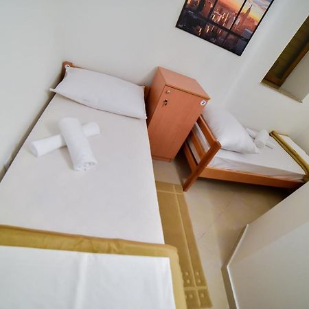 Hostel Sinj Extérieur photo