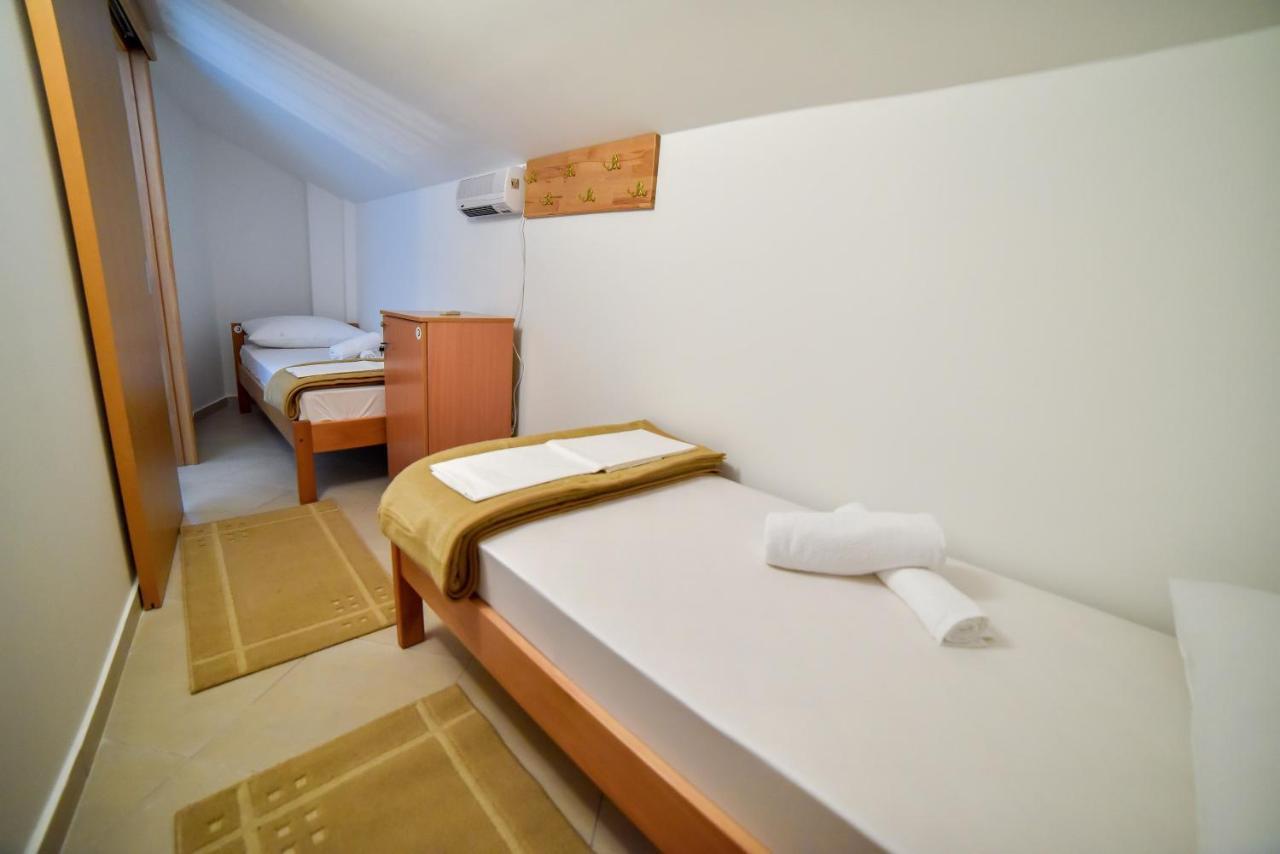 Hostel Sinj Extérieur photo