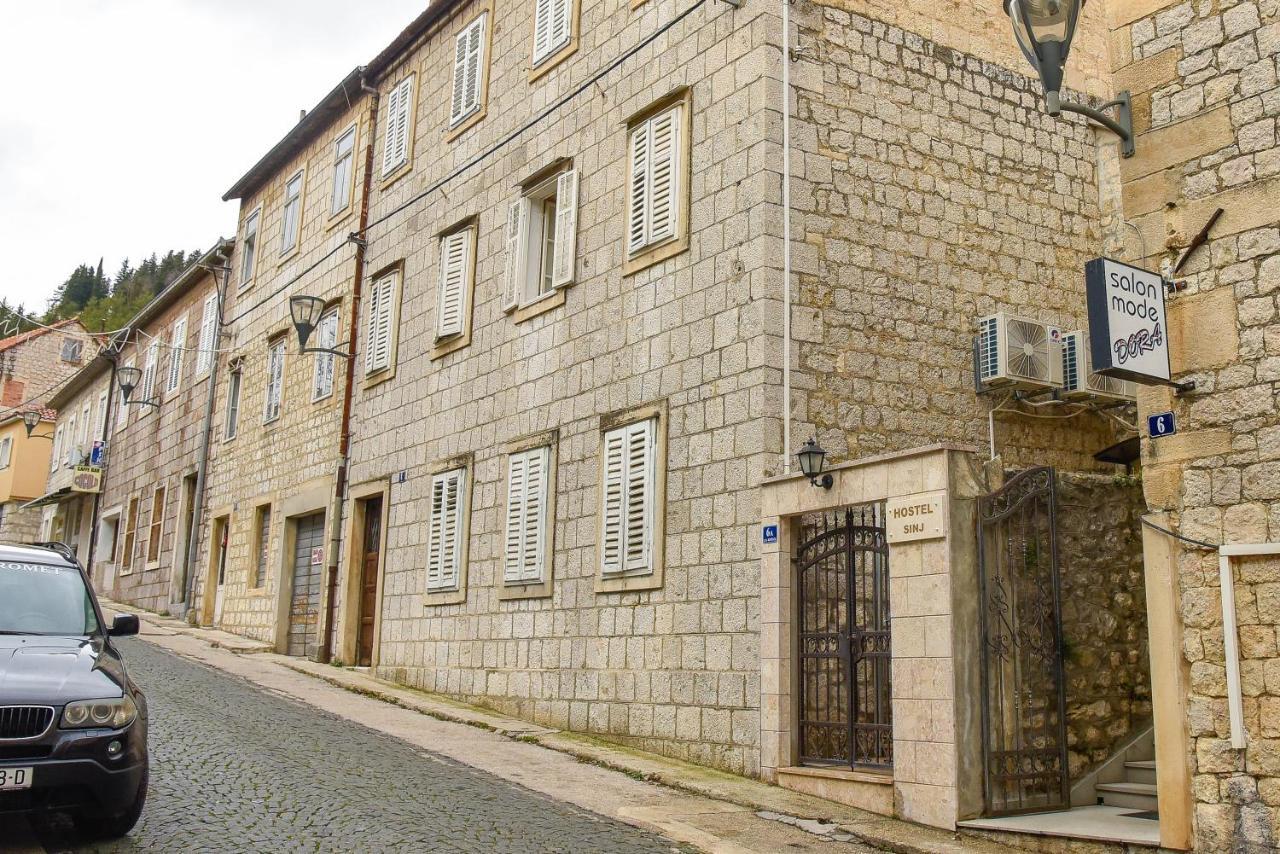 Hostel Sinj Extérieur photo