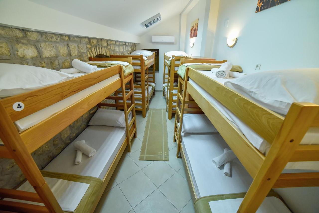 Hostel Sinj Extérieur photo
